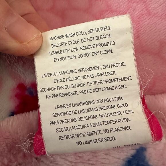 Betsey Johnson Oversized Plush Throw Skull Pink 70” X 50” - Picture 8 of 10